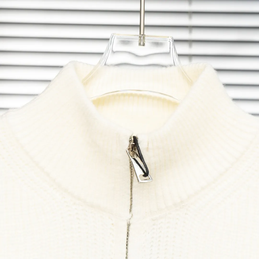 P310 top version (different currencies) Style: Stone Island STONE LSLAND high weight knitted wool cardigan jacket Color: Picture color Size: M-XXXL Fabric: Blended Accessories: Full set of customized accessories No gender distinction, same style for men and women